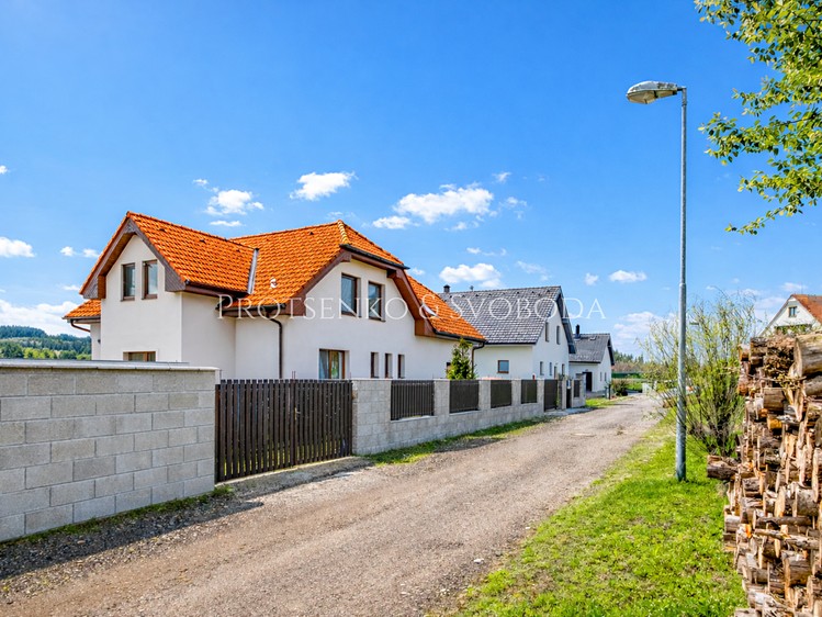 Prodej  rodinného domu 252 m², pozemek 845 m² - foto 3