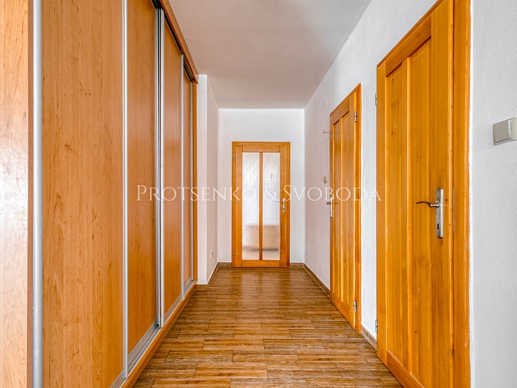 Prodej  rodinného domu 252 m², pozemek 845 m² - foto 6