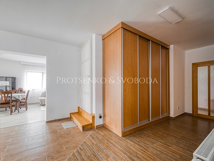 Prodej  rodinného domu 252 m², pozemek 845 m² - foto 7