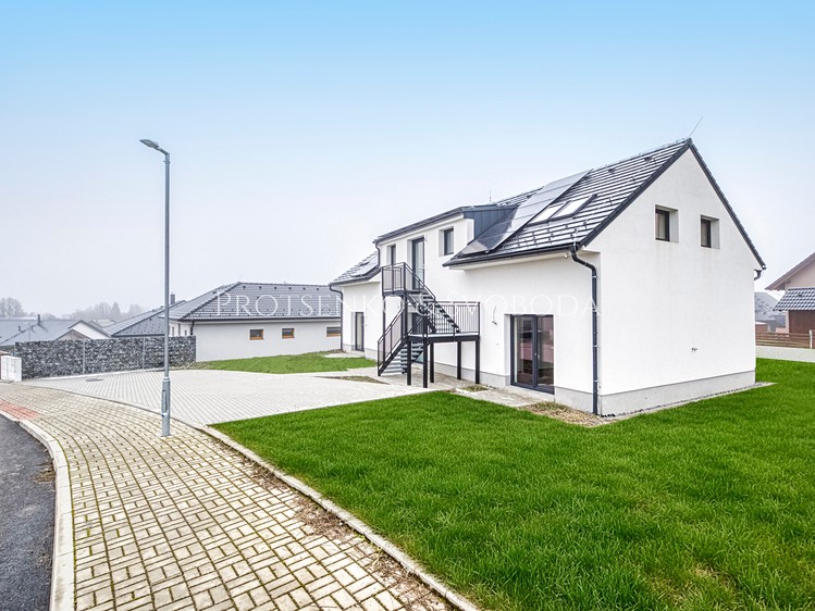 Prodej rodinného domu 218 m², pozemek 743 m² - foto 7