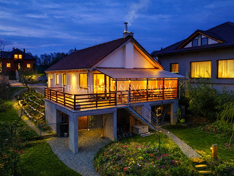 Prodej rodinného domu 181 m², pozemek 1 260 m² - foto 1