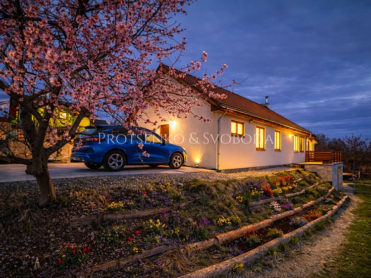 Prodej rodinného domu 181 m², pozemek 1 260 m² - foto 3
