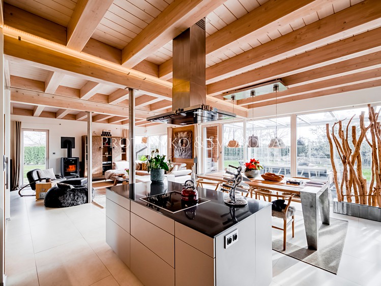 Prodej rodinného domu 206 m², pozemek 1 297 m² - foto 4
