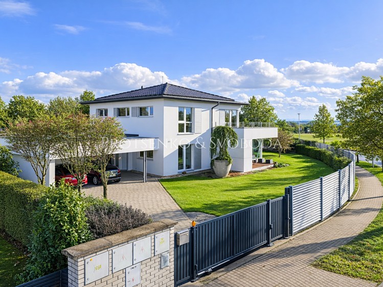 Prodej rodinného domu 206 m², pozemek 1 297 m² - foto 2