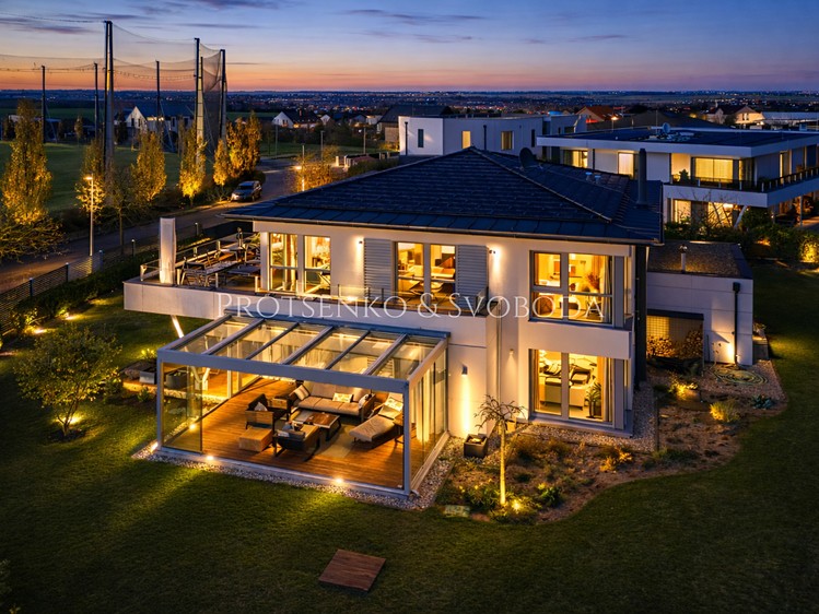 Prodej rodinného domu 206 m², pozemek 1 297 m² - foto 1