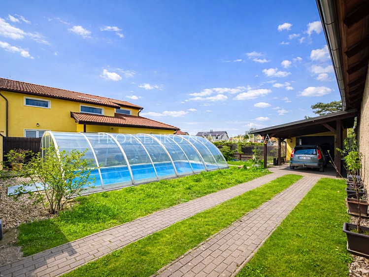 Prodej rodinného domu 283 m², pozemek 721 m² - foto 4