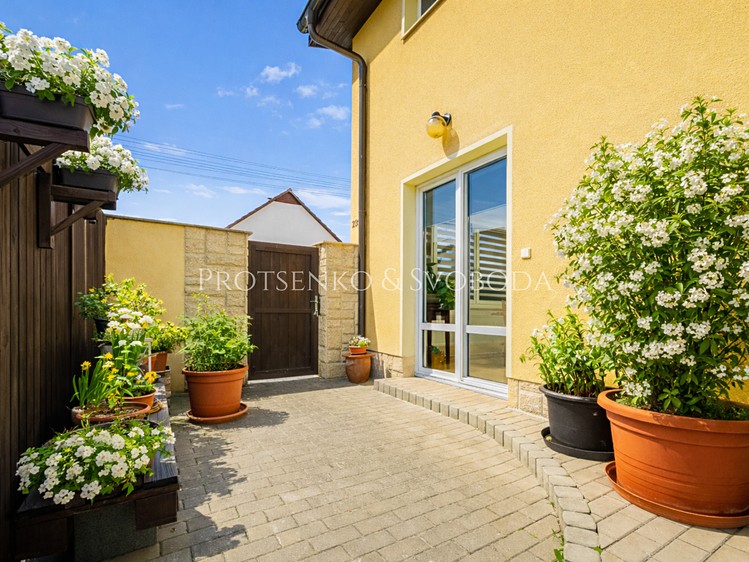 Prodej rodinného domu 283 m², pozemek 721 m² - foto 8