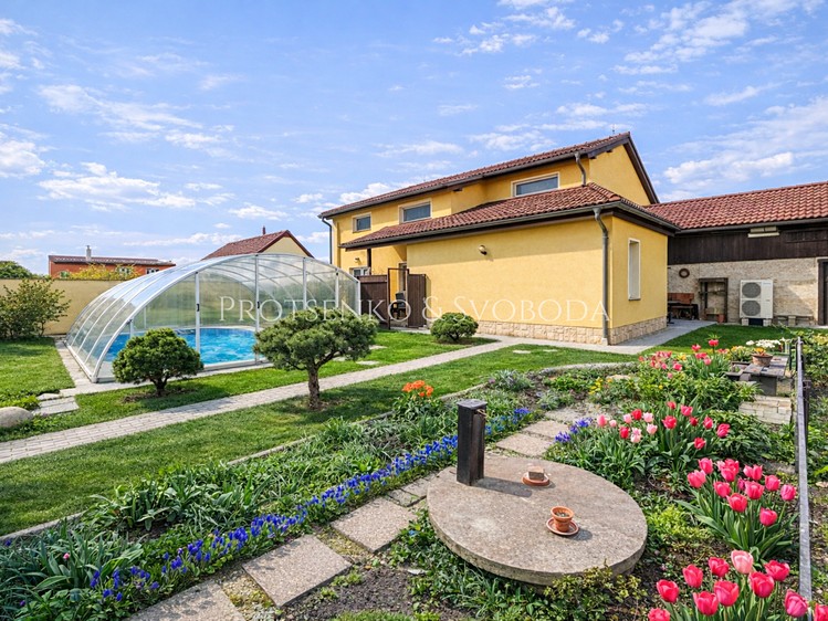Prodej rodinného domu 283 m², pozemek 721 m² - foto 5
