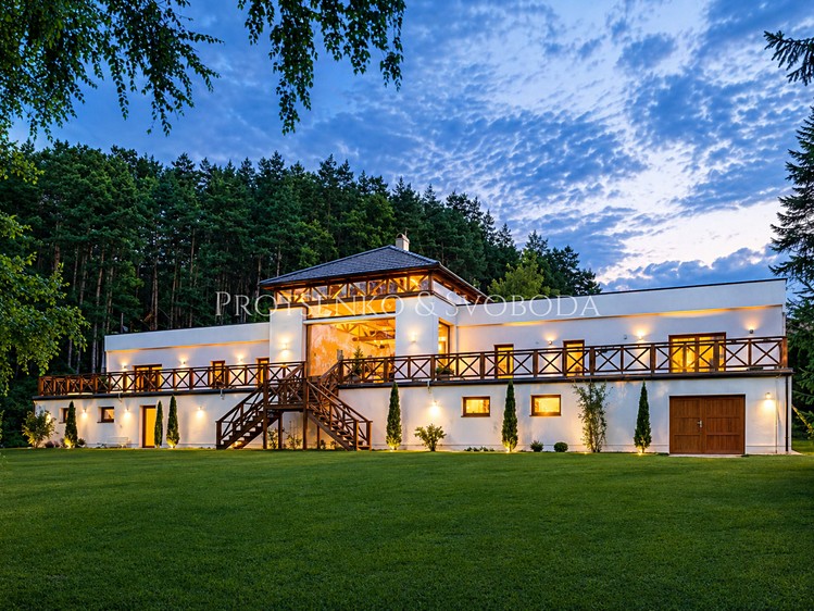 Prodej rodinného domu 642 m², pozemek 6 248 m² - foto 1