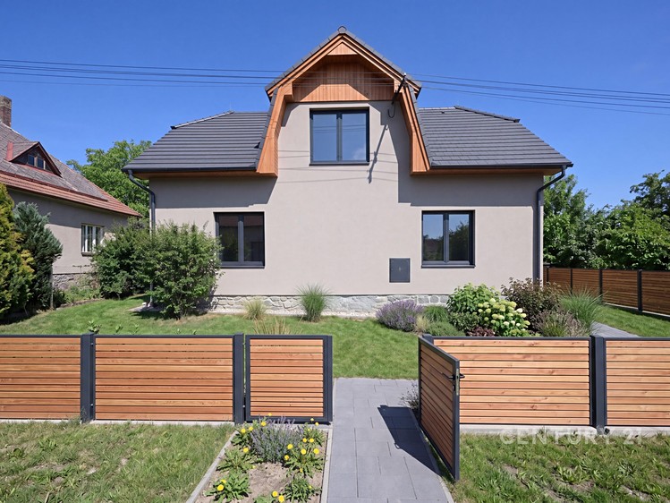 Prodej rodinného domu 100 m², pozemek 947 m² - foto 1