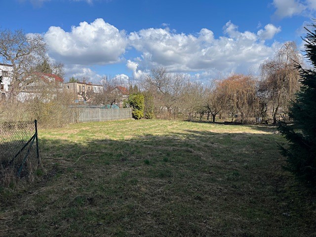Prodej stavebního pozemku 808 m² - foto 1