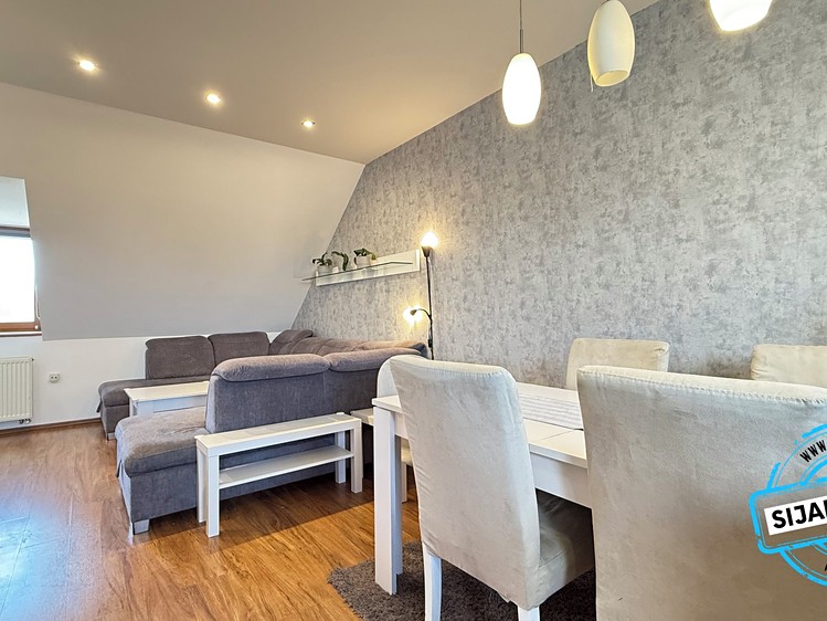 Prodej bytu 3+kk 84 m² (Podkrovní) - foto 2