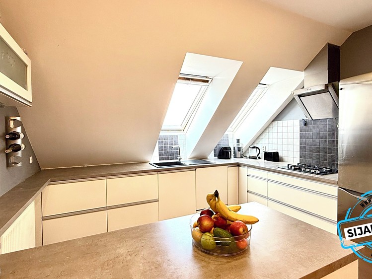 Prodej bytu 3+kk 84 m² (Podkrovní) - foto 1