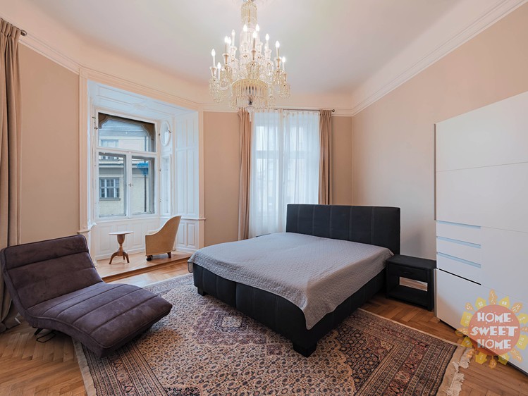 Pronájem bytu 4+1 135 m² - foto 1