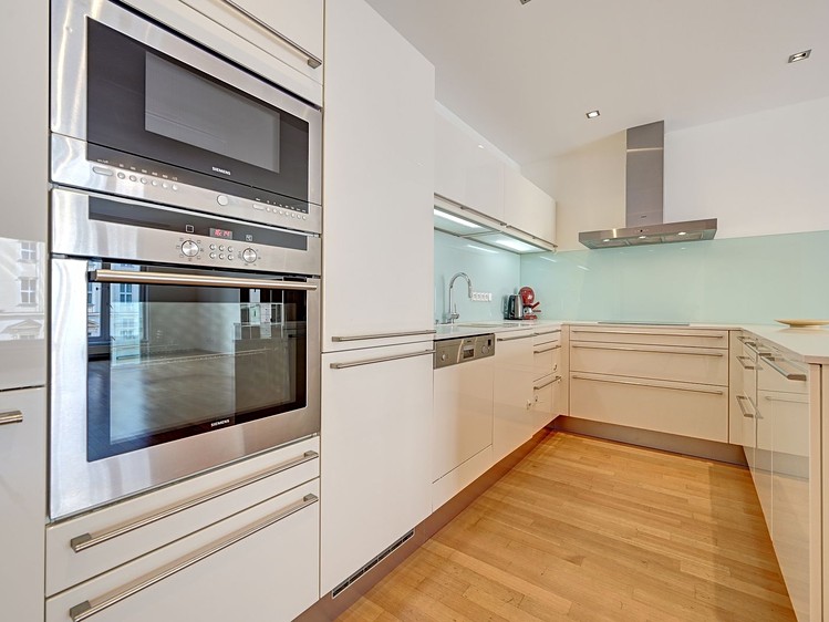 Pronájem bytu 4+kk 130 m² - foto 4