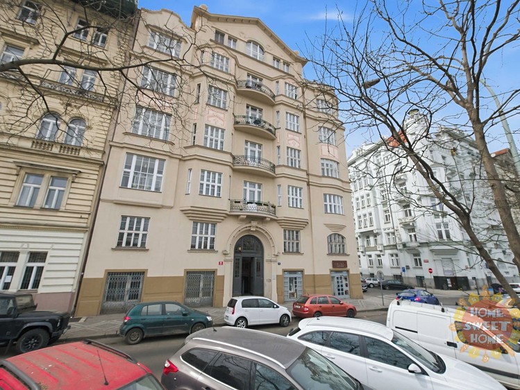 Pronájem bytu 4+1 143 m² - foto 3
