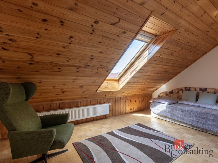 Prodej rodinného domu 209 m², pozemek 1 000 m² - foto 4