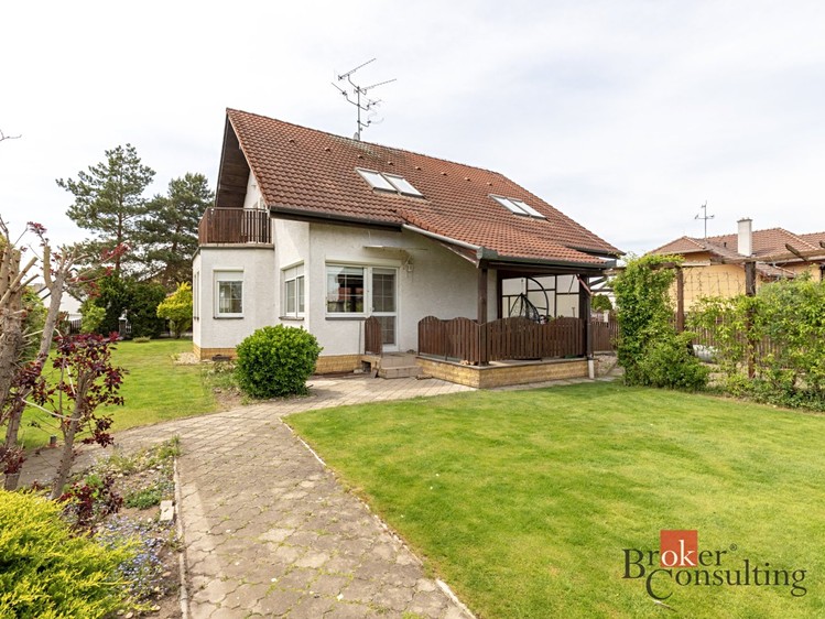 Prodej rodinného domu 209 m², pozemek 1 000 m² - foto 1