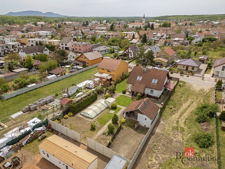Prodej rodinného domu 209 m², pozemek 1 000 m² - foto 3