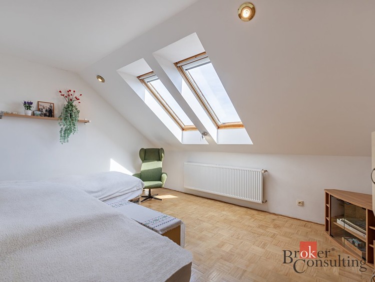 Prodej rodinného domu 209 m², pozemek 1 000 m² - foto 6