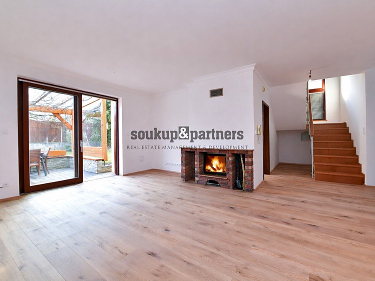 Prodej rodinného domu 211 m², pozemek 751 m² - foto 8