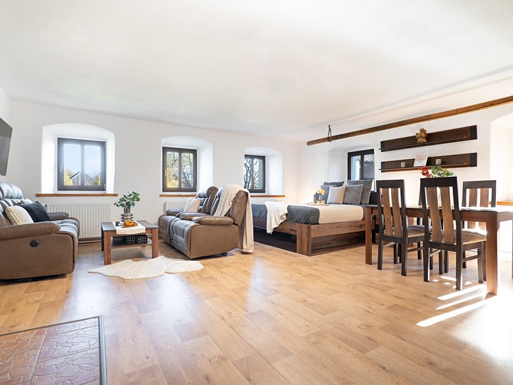 Prodej rodinného domu 180 m², pozemek 559 m² - foto 2