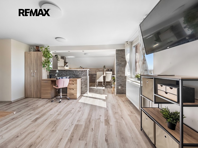 Prodej rodinného domu 240 m², pozemek 1 883 m² - foto 4