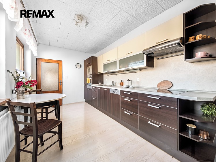 Prodej rodinného domu 178 m², pozemek 293 m² - foto 4
