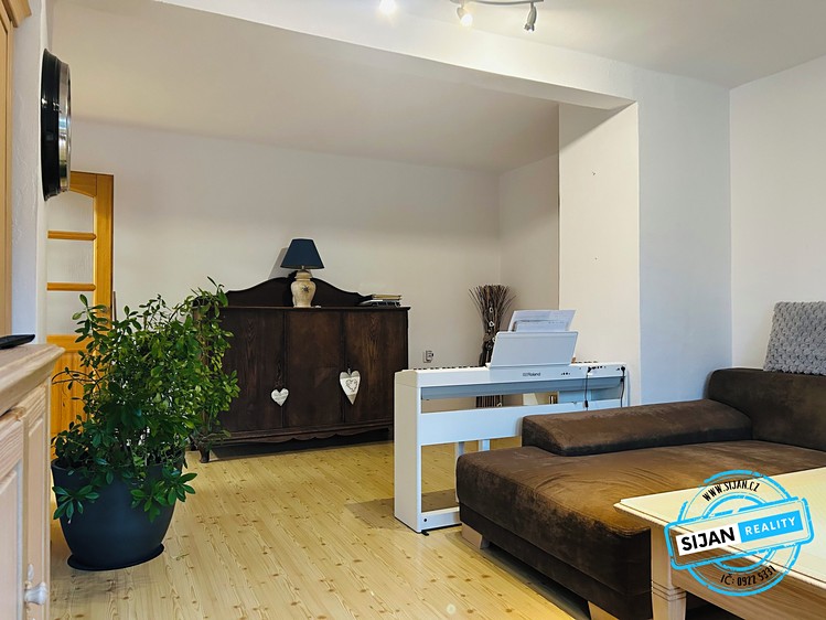 Prodej rodinného domu 234 m², pozemek 682 m² - foto 4