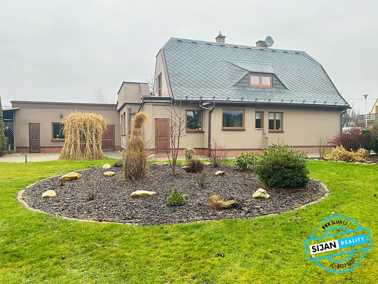 Prodej rodinného domu 234 m², pozemek 682 m² - foto 1