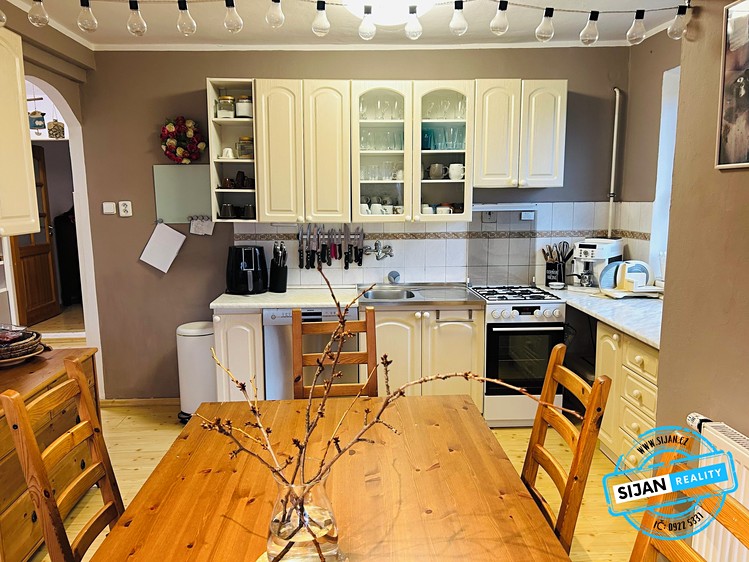 Prodej rodinného domu 234 m², pozemek 682 m² - foto 6