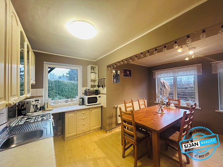 Prodej rodinného domu 234 m², pozemek 682 m² - foto 7