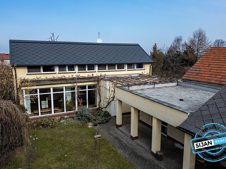 Prodej rodinného domu 180 m², pozemek 947 m² - foto 1