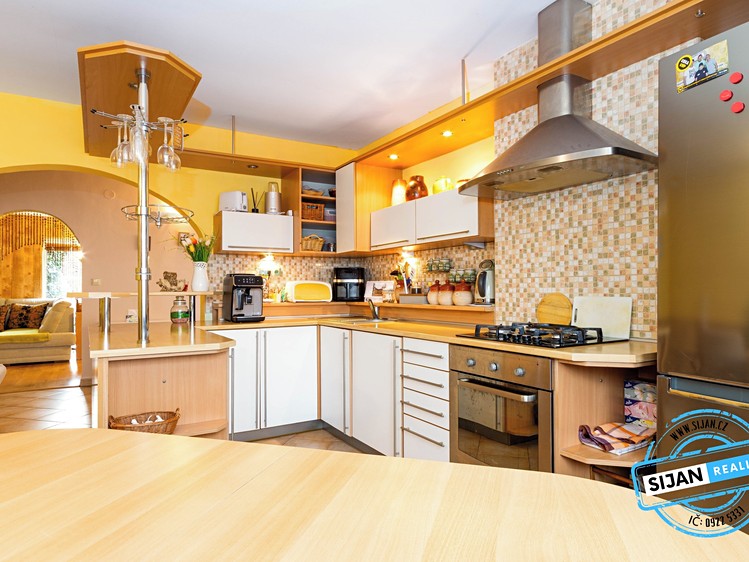 Prodej  rodinného domu 275 m², pozemek 305 m² - foto 3