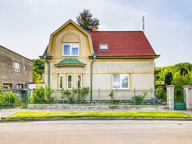 Prodej rodinného domu 180 m², pozemek 1 189 m² - foto 1