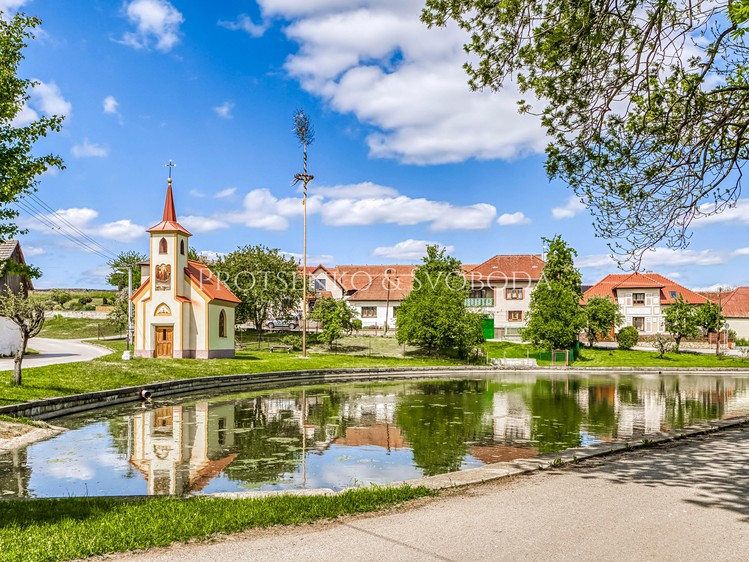 Prodej rodinného domu 135 m², pozemek 9 556 m² - foto 2