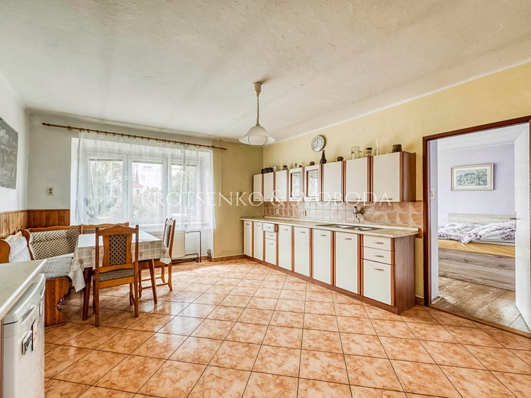 Prodej rodinného domu 135 m², pozemek 9 556 m² - foto 7