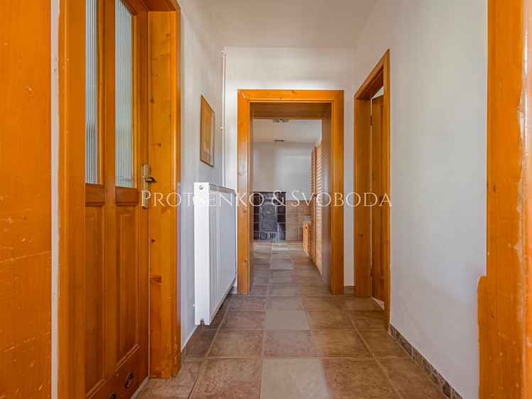 Prodej rodinného domu 298 m², pozemek 1 263 m² - foto 4