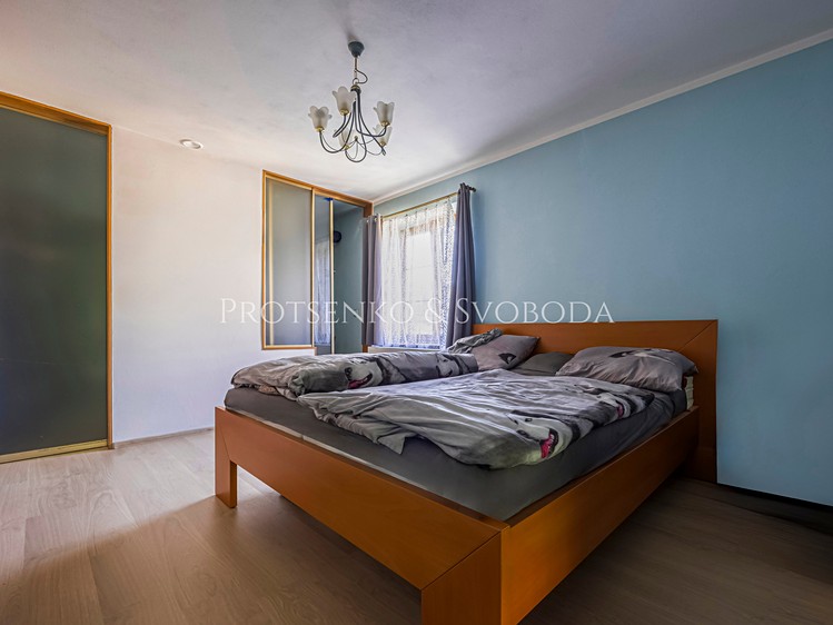 Prodej rodinného domu 298 m², pozemek 1 263 m² - foto 8