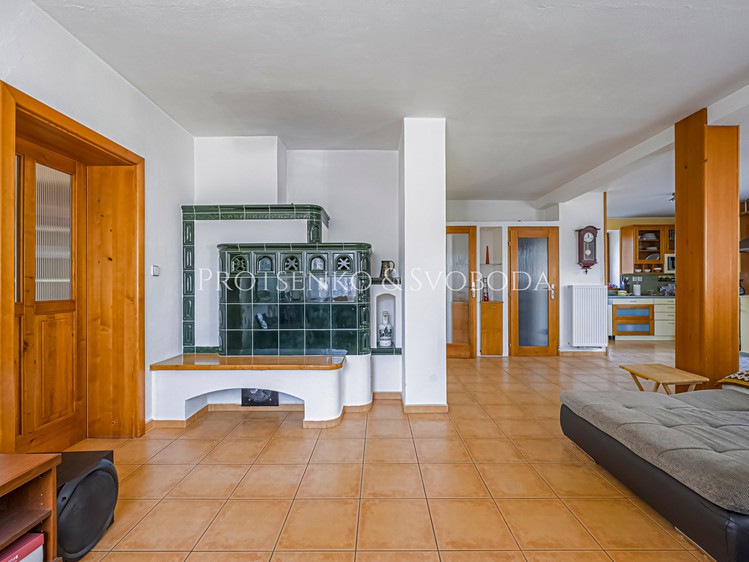 Prodej rodinného domu 298 m², pozemek 1 263 m² - foto 5