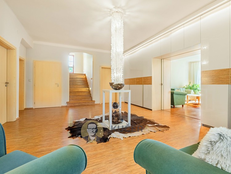 Prodej rodinného domu 672 m², pozemek 152 285 m² - foto 6