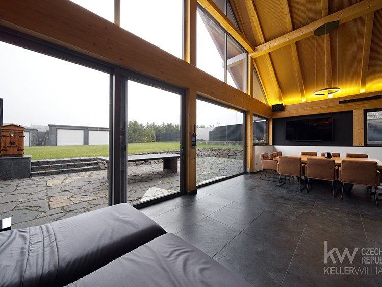 Prodej rodinného domu 486 m², pozemek 1 859 m² - foto 2