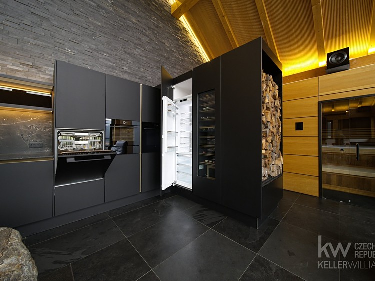 Prodej rodinného domu 486 m², pozemek 1 859 m² - foto 8
