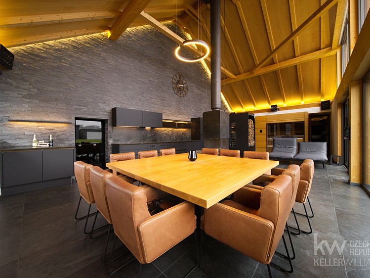 Prodej rodinného domu 486 m², pozemek 1 859 m² - foto 6