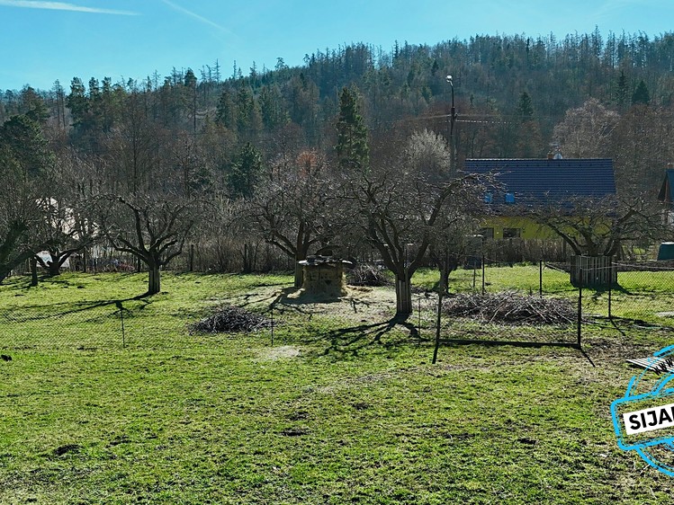 Prodej stavebního pozemku 1 160 m² - foto 1