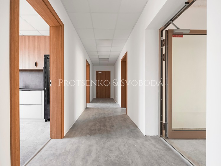 Pronájem kanceláře 270 m² - foto 8
