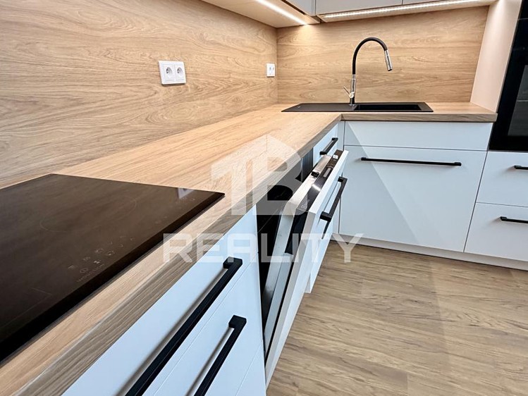 Prodej bytu 2+kk 57 m² (Jednopodlažní) - foto 2