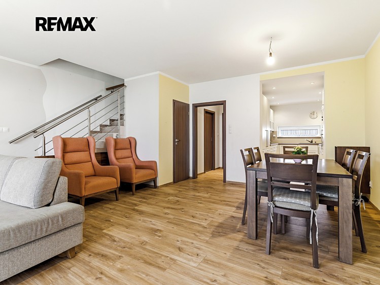 Prodej rodinného domu 138 m², pozemek 202 m² - foto 2