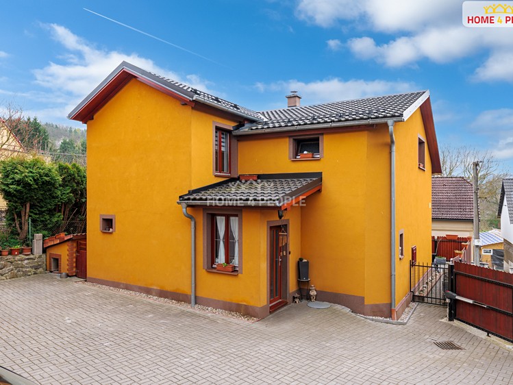 Prodej rodinného domu 258 m², pozemek 939 m² - foto 3