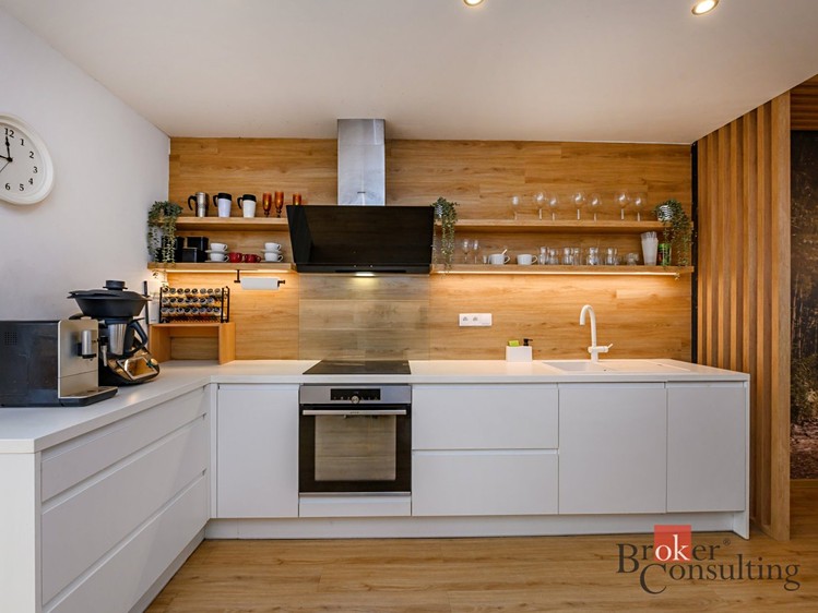 Prodej rodinného domu 170 m², pozemek 717 m² - foto 2